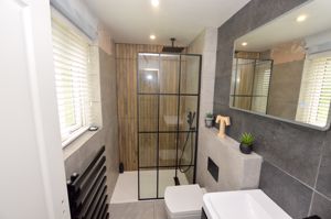 Ensuite- click for photo gallery